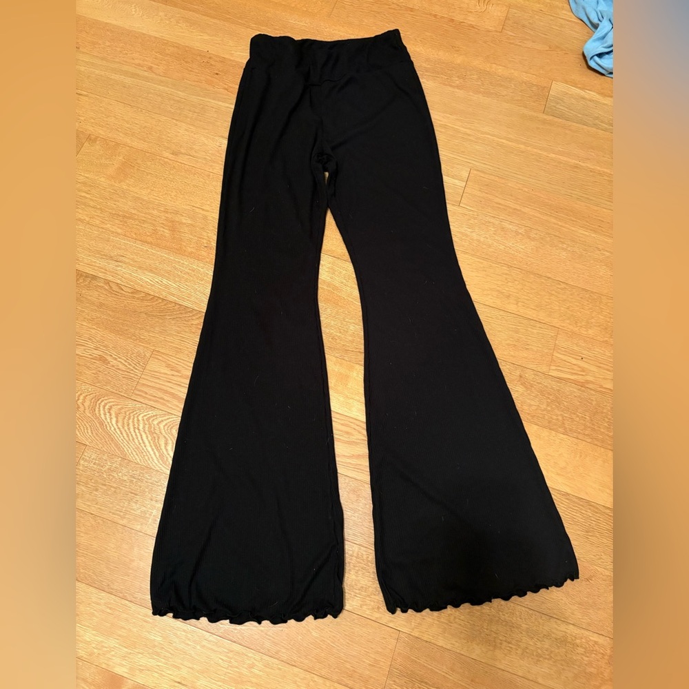 No Boundaries Ribbed Flare Leggings Women’s M Ruffle Hem